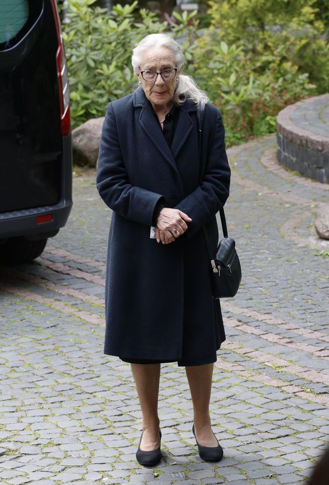 Pogrzeb Ewy Dałkowskiej. Pożegnali ją Macierewicz i Gliński 