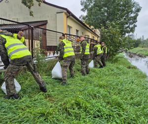 Nie tylko strażacy z regionu pojechali pomagać powodzianom! Wojska Obrony Terytorialnej i Policja są w gotowości