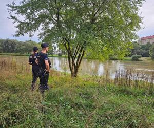 Podkarpaccy policjanci monitorują rzeki w regionie. Jest apel do mieszkańców 