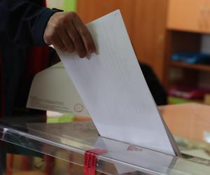 W kilku lokalach w woj. lubelskim podarto karty do głosowania