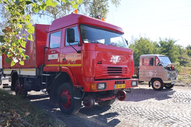 Zlot pojazdów zabytkowych na terenie dawnej Fabryki Samochodów Ciężarowych w Lublinie