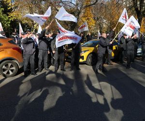 Pikieta służb mundurowych w Warszawie