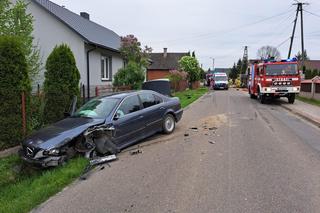 Wola Radłowska. 21-latek nie zapanował nad bmw. Uderzył w ciężarówkę z ziemią