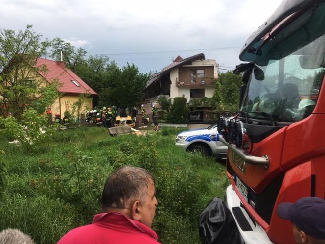 Chodel: WYBUCH GAZU w domu. W środku było siedem osób! TRWA AKCJA RATOWNICZA