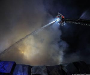 Pożar hal w Kędzierzynie-Koźlu. Trwa dogaszanie