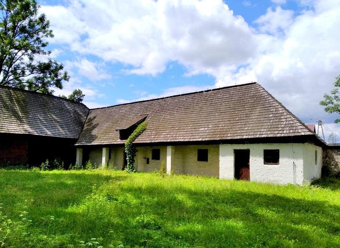 To jedna z najsłynniejszych wsi w Małopolsce. Wychował się w niej ks. Józef Tischner