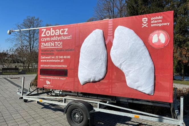 Dwumetrowe mechaniczne płuca stanęły w Łekawicy. To część ogólnopolskiej akcji Zobacz, czym oddychasz