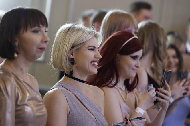 Studniówka na 34. piętrze. Bal maturalny IV LO w Gdańsku [ZDJĘCIA]