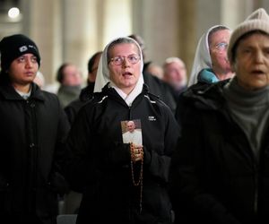 Wierni modlą się o zdrowie papieża Franciszka