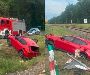 Wypadek na Mazurach. Szynobus zderzył się z osobówką. Dwie osoby w szpitalu