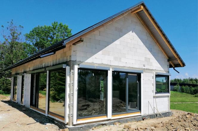 Ciepły montaż okien wielkoformatowych  – sposoby i materiały