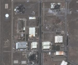 Izraelski dron zaatakował jeden z zakładów na polach gazowych na południu Iran, doszło do potężnego wybuchu i pożaru.