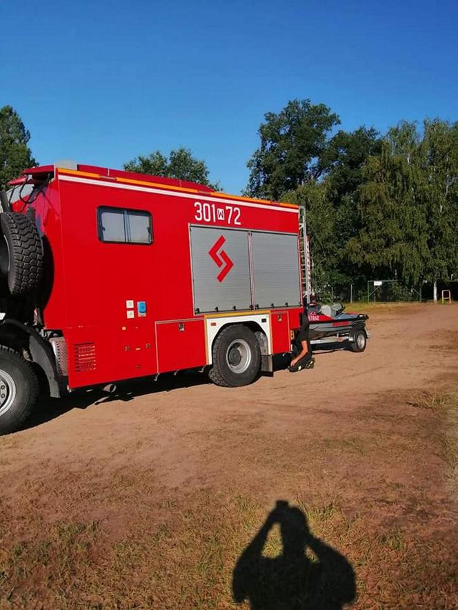 21-latek nie żyje. Śmiertelny wypadek kajaka na Jeziorze Górskim pod Płockiem [ZDJĘCIA]