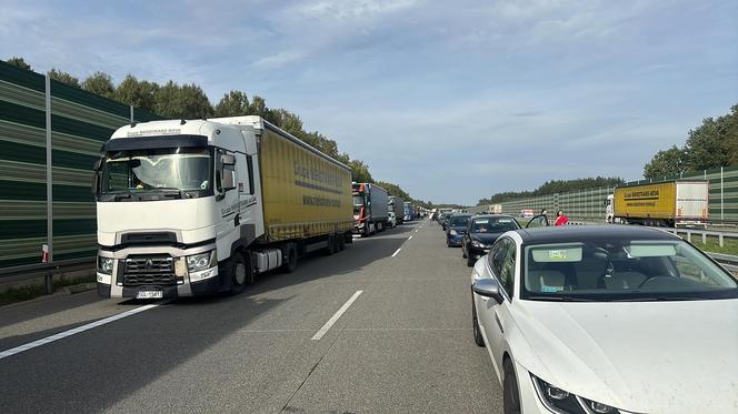 Wypadek na A1, motocyklista nie żyje. Kierowcy utknęli w potężnym, wielogodzinnym korku