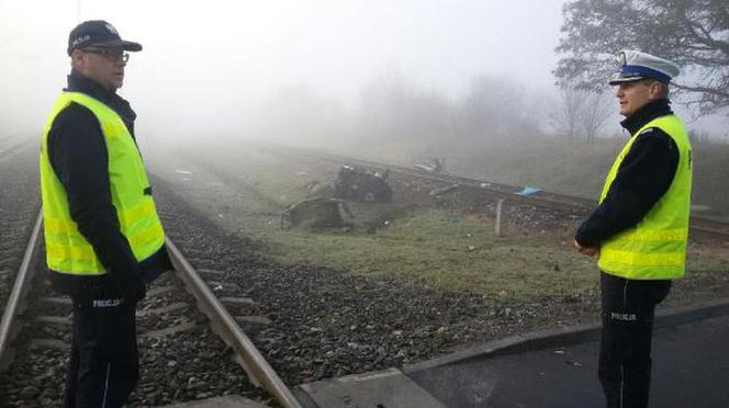 4 Tragiczny wypadek na ul. Moryca w Piotrkowie Trybunalskim. Pociąg staranował osobówkę