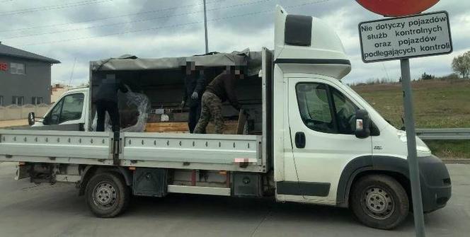 Kontrolowane dostawczaki ważyły drugie tyle