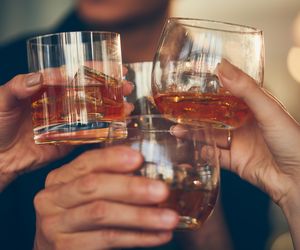 Odstaw alkohol na miesiąc i zobacz, co się stanie. Eksperci zdradzają, jak to zrobić