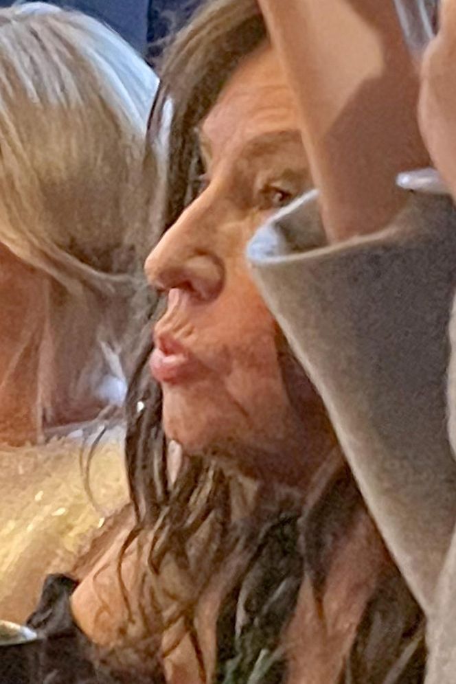 Agnieszka Perepeczko je, pije i tańcuje w środku nocy