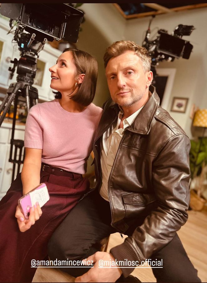 M jak miłość.  Bartek (Arkadiusz Smoleński), Agnes (Amanda Mincewicz)