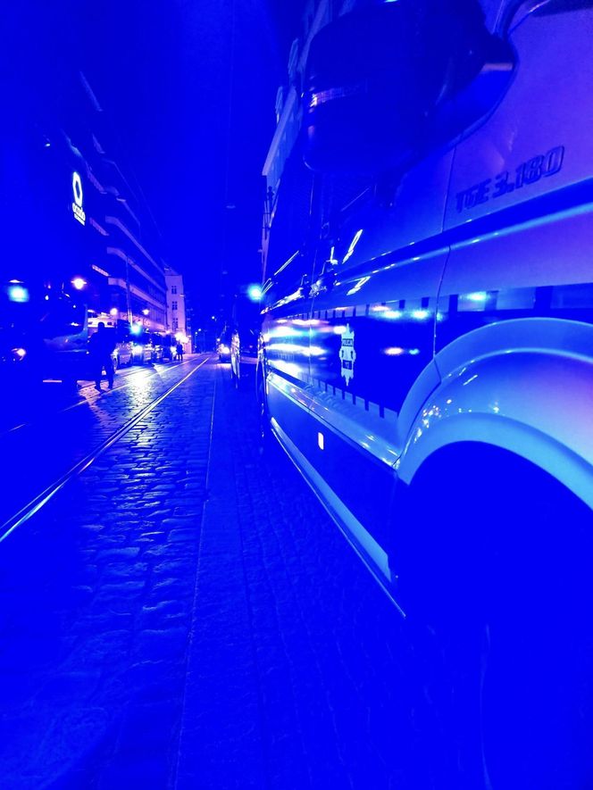 Wrocław. Burdy kibiców na Starym Rynku. Interweniowała policja [ZDJĘCIA].