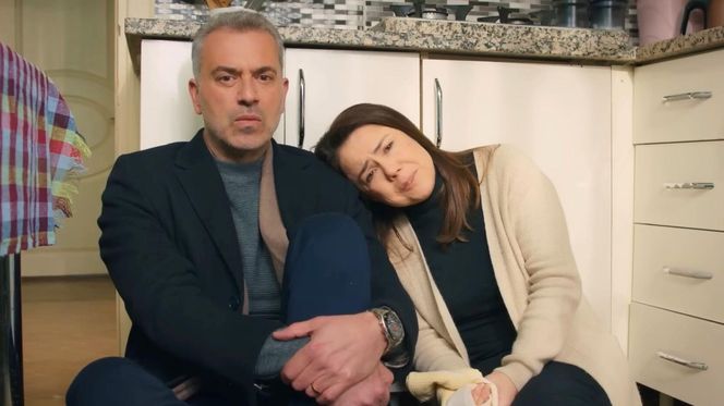 Miłość i nadzieja. Rozbita Gönül opowiada Bülentowi o przeszłości. Wtem dramatyczna wiadomość