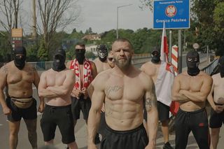 Kontrowersyjny materiał Gromdy. Nawiązali do zamieszania na granicy, padły słowach o brudasach i opalonych pseudoinżynierach