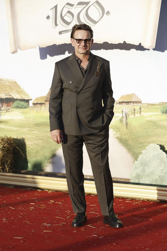 Premiera serialu "1670"! Herman w gorsecie, kwiecista Dębska i Byczkowska w białych majtkach