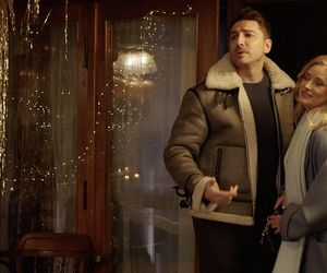 	M jak miłość odc. 1858. Sylwester w siedlisku.  Julia (Marta Chodorowska), Dima (Michaił Pszeniczny)