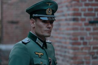 Zatoka szpiegów, odcinek 12 (sezon 2, odcinek 3). Franz (Bartosz Gelner)