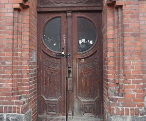 Zabytkowa kamienica w Olsztynie na sprzedaż. To największy pustostan w centrum miasta
