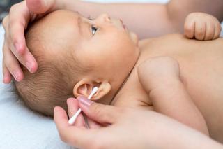 Jak właściwie czyścić uszy niemowlęcia?