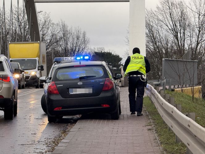  Śmiertelny wypadek na wiadukcie w Grodzisku Mazowieckim. Kierowca zasłabł za kierownicą