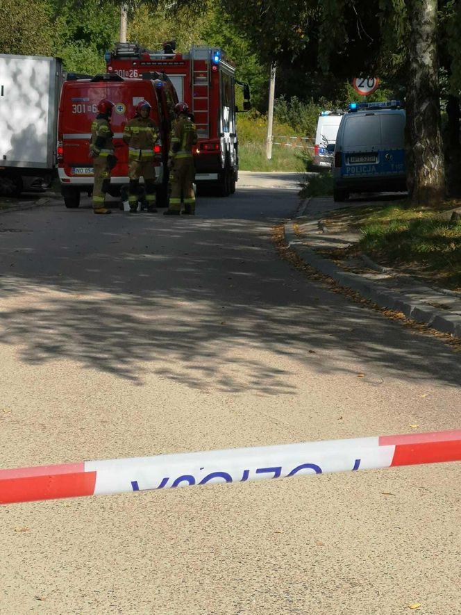 Broń i materiały wybuchowe w mieszkaniu. Konieczna ewakuacja bloku w Olsztynie