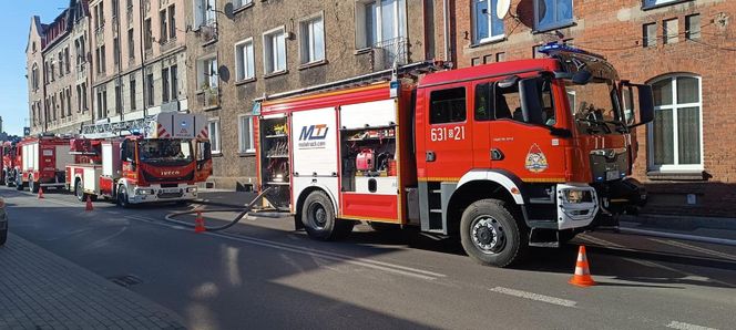 Groźny pożar mieszkania w Tarnowskich Górach. Jedna osoba poszkodowana