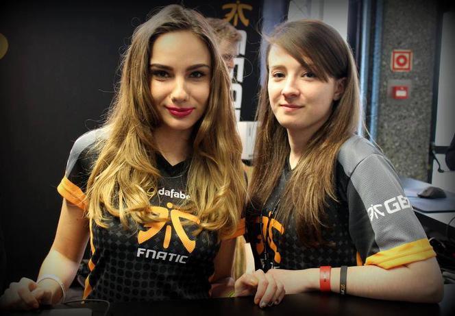 Hostessy i cosplay'e na IEM 2016
