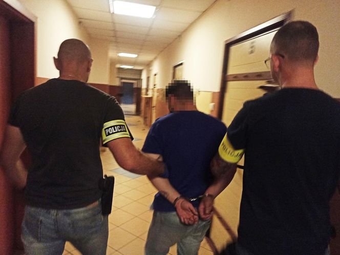  Zuchwały napad w Płońsku. Staranowali samochodem drzwi i ukradli elektronikę za 180 tys. zł!