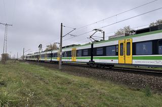 Potworne zderzenie w Ołtarzewie. Pociąg zmiótł w torów samochód ciężarowy