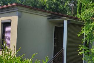 Horror na spokojnych działkach w Bydgoszczy. Syn udusił plastikową taśmą matkę