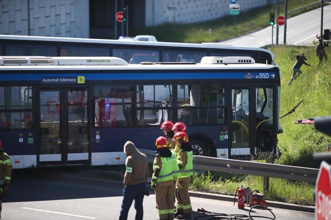 Kierowca autobusu MPK zginął po zderzeniu z innym autobusem