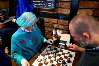 Halloweenowy turniej szachowy w Hard Rock Pubie Pamela. Torunianie i goście bawili się doskonale
