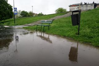 Ulewy w Krakowie 23.05.2019: Wylała Wisła, zalane są bulwary