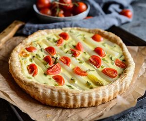 Tarta ze szparagami na cieście francuskim: prosty przepis na efektowne danie wiosenne