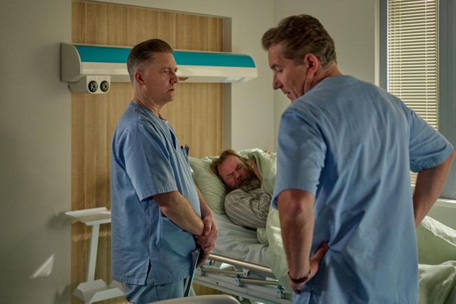 Na Wspólnej odc. 4012. Lew Nalepa (Przemysław Sadowski), Adamski (Tomasz Piatkowski)