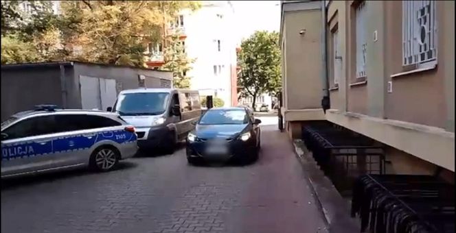 Zażądał 100 tys. zł za wolność innego człowieka. Potworne porwanie w Warszawie. „Z workiem założonym na głowę”