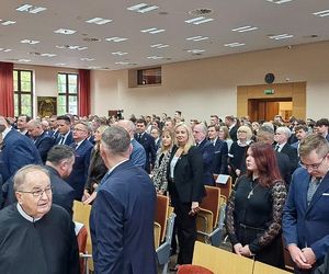 Piękne studentki o. Rydzyka przyćmiły byłego prezydenta Andrzeja Dudę