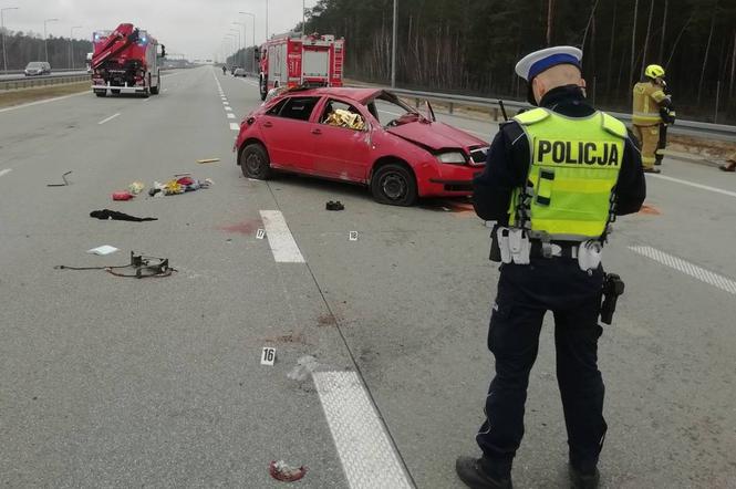 Łask. Śmierć kobiety w dachującym na S8 aucie. Co tam się stało?