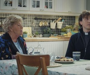 M jak miłość, odcinek 1851: ksiądz Grzegorz (Paweł Janyst), Barbara (Teresa Lipowska)