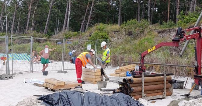 Badanie geologiczne na plaży w Lubiatowie. Budowa elektrowni jądrowej w gminie Choczewo