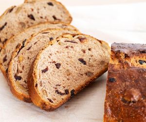 Chleb na zakwasie piekę z tymi 2 nieoczywistymi składnikami. Jest obłędnie puszysty i urzeka smakiem 