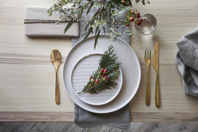 Świąteczny stół w stylu skandynawskim